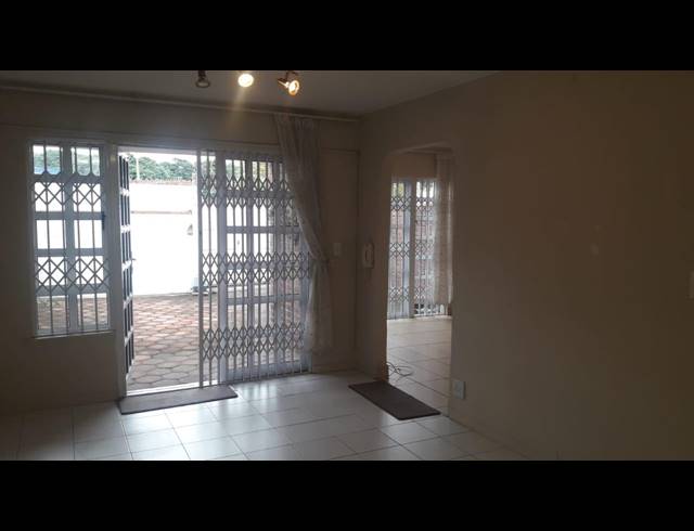 3 BEDROOM DUPLEX RENTED IN ESSENWOOD
